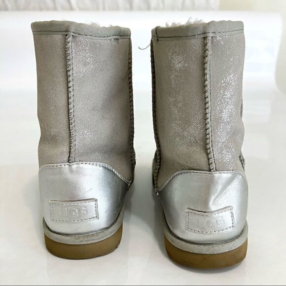 UGG Size 5 Metallic Silver Boot - Picture 9 of 9